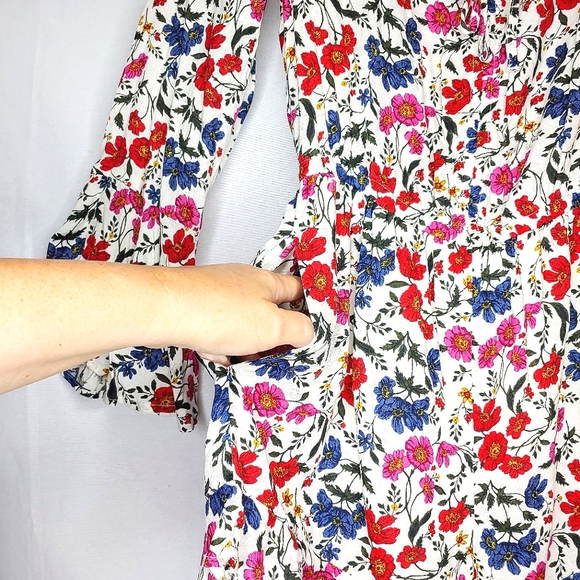 American Eagle Outfitters floral romper. Size Small. - Picture 5 of 10